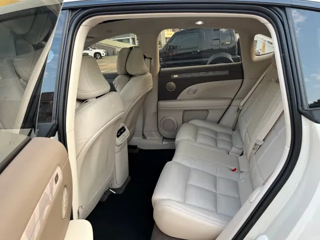 IM Motors LS6 — Фото автомобиля 15