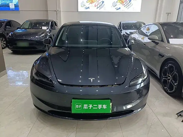 Tesla Model 3 — Фото автомобиля 2