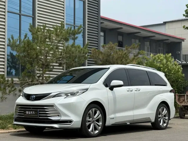 Фотография автомобиля — Toyota Sienna