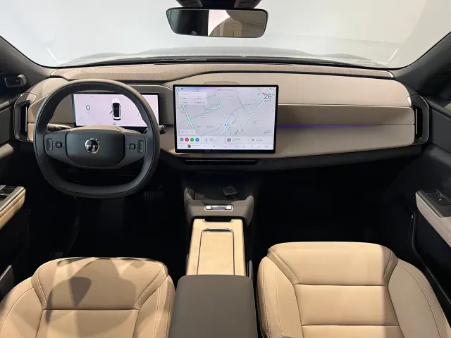 Volvo XC70 Plug-in Hybrid — Фото автомобиля 12