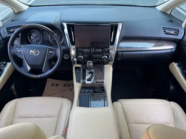 Toyota Vellfire — Фото автомобиля 7