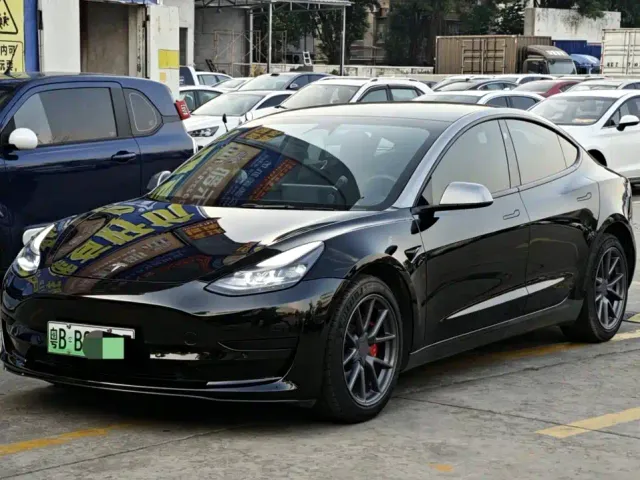 Фотография автомобиля — Tesla Model 3