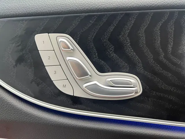 Mercedes-Benz E-Class — Фото автомобиля 11