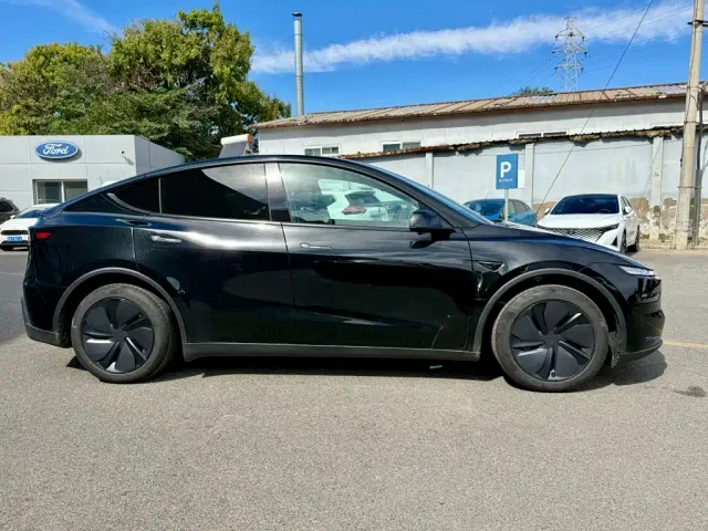Tesla Model Y — Фото автомобиля 5