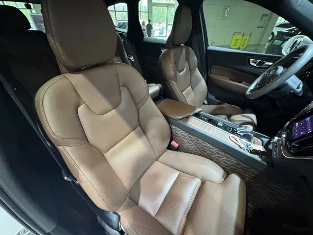 Volvo XC60 — Фото автомобиля 9