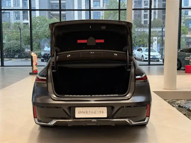 BMW 7 Series — Фото автомобиля 9
