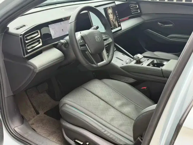 BYD Qin L — Фото автомобиля 6