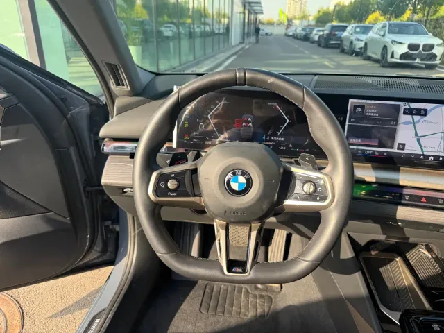 BMW 5 Series — Фото автомобиля 16