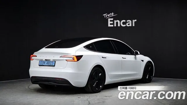 Tesla Model 3 — Фото автомобиля 2