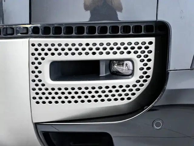 Land Rover Defender — Фото автомобиля 10