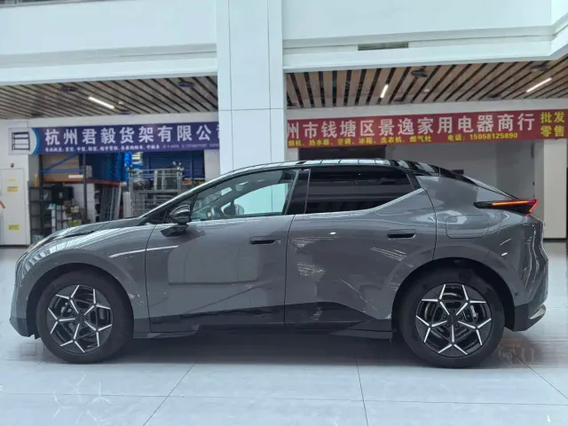 Lynk & Co Z20 — Фото автомобиля 13
