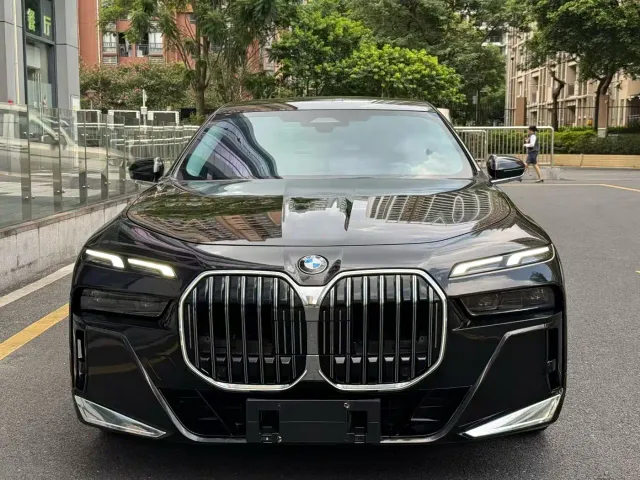 Фотография автомобиля — BMW 7 Series