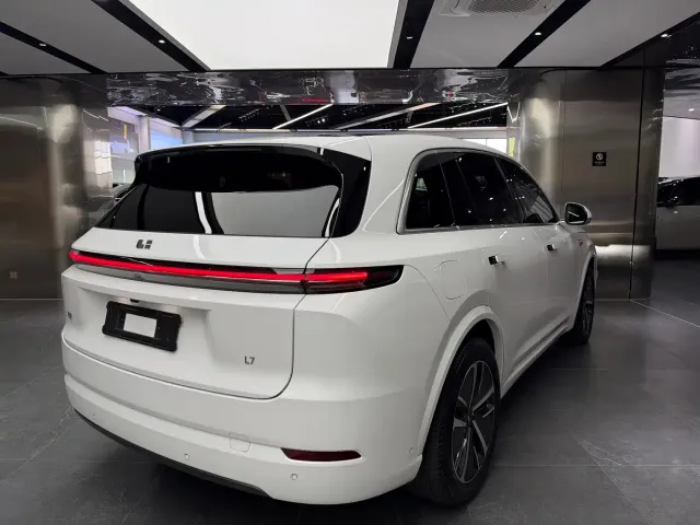 Li Auto L7 — Фото автомобиля 14