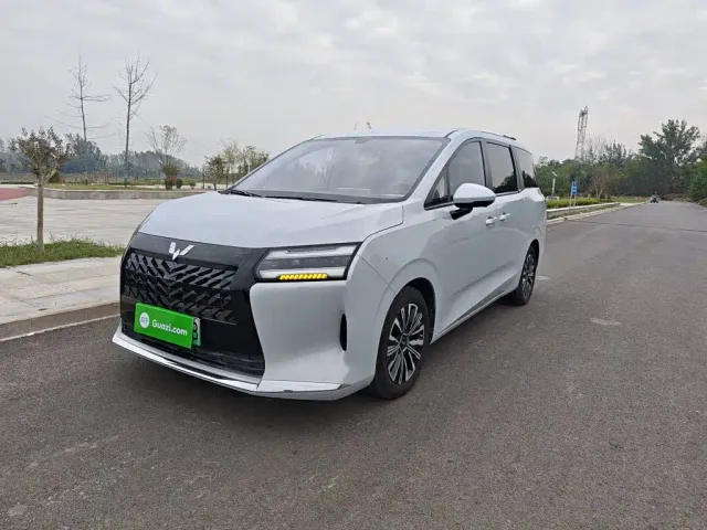 Фотография автомобиля — Wuling Starlight 730