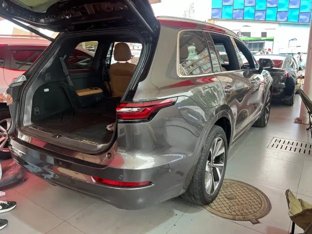 Li Auto ONE — Фото автомобиля 8
