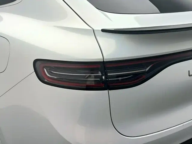 Zhijie Luxeed R7 2024 Pure Electric 667km Max — Фото автомобиля 14