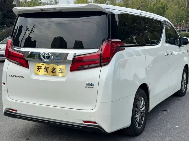 Toyota Alphard — Фото автомобиля 3