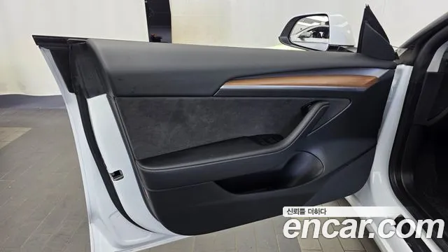 Tesla Model 3 — Фото автомобиля 13