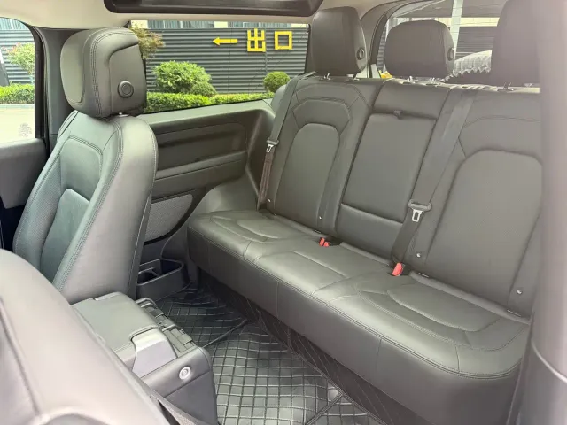 Land Rover Defender — Фото автомобиля 9