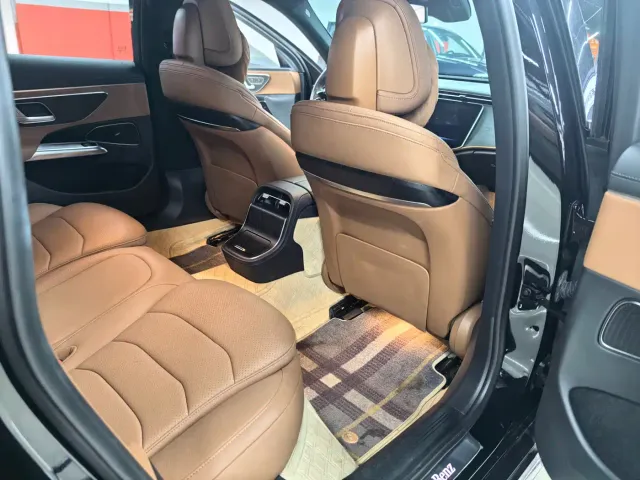 Mercedes-Benz E-Class — Фото автомобиля 17
