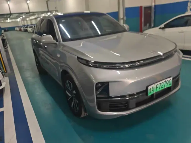 Li Auto L8 — Фото автомобиля 3