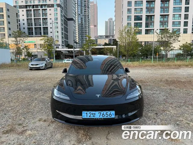 Tesla Model 3 — Фото автомобиля 3