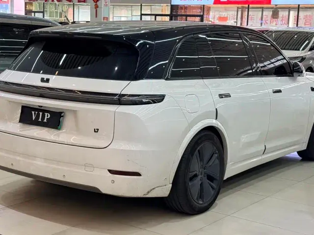 Li Auto L7 — Фото автомобиля 9