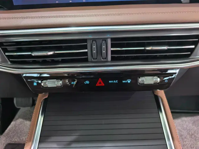Ford Explorer — Фото автомобиля 9
