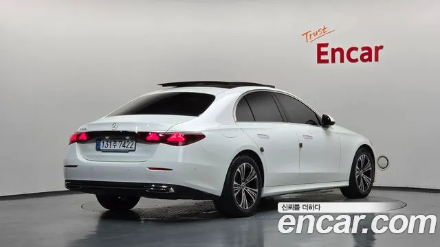 Mercedes-Benz E-Class — Фото автомобиля 2
