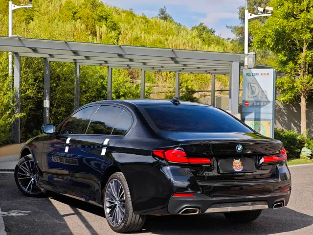 BMW 5 Series — Фото автомобиля 4