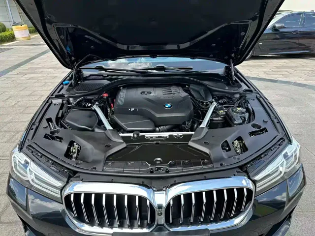 BMW 5 Series — Фото автомобиля 25
