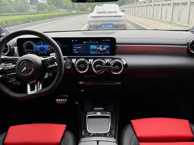 Mercedes-Benz Mercedes-Benz A-Class AMG 2025 Facelift AMG A 35 L 4MATIC — Фото автомобиля 14