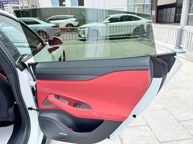 Xiaomi SU7 — Фото автомобиля 13