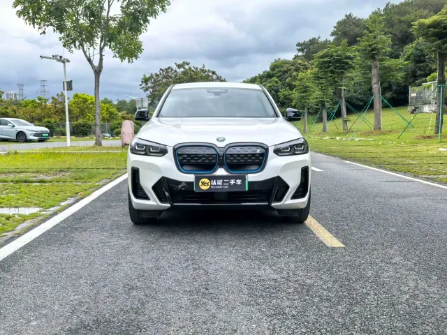 BMW iX3 — Фото автомобиля 2