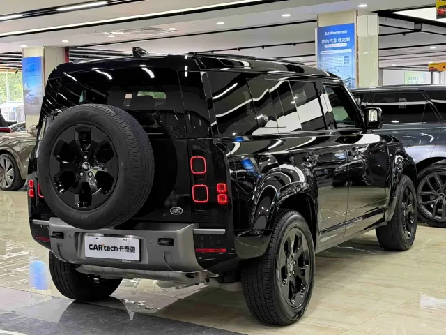 Land Rover Defender — Фото автомобиля 6