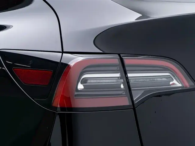 Tesla Model Y — Фото автомобиля 15