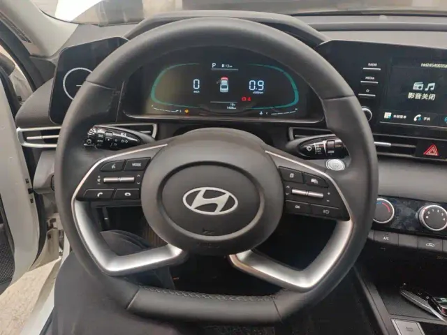 Hyundai Elantra — Фото автомобиля 15