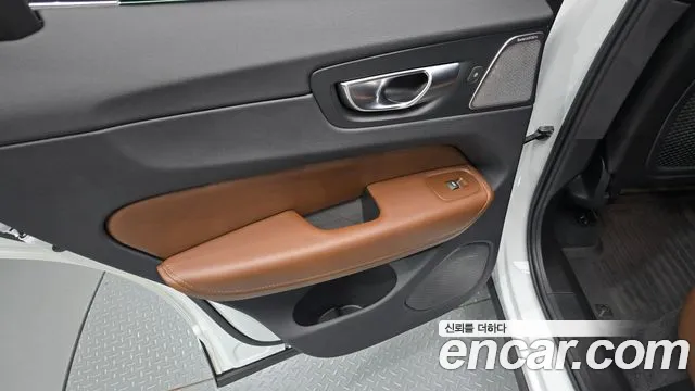 Volvo XC60 2nd Gen — Фото автомобиля 14