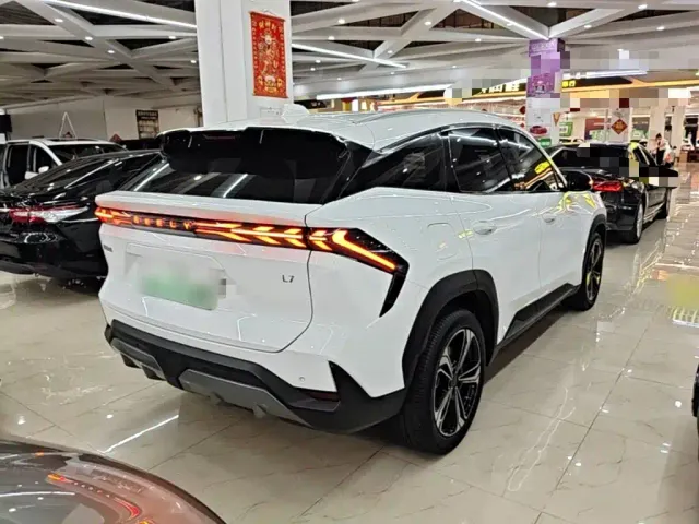 Geely Galaxy L7 — Фото автомобиля 6