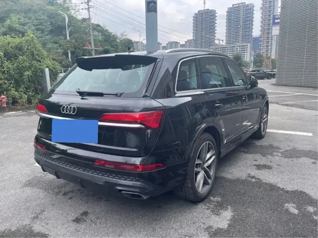 Audi Q7 — Фото автомобиля 11
