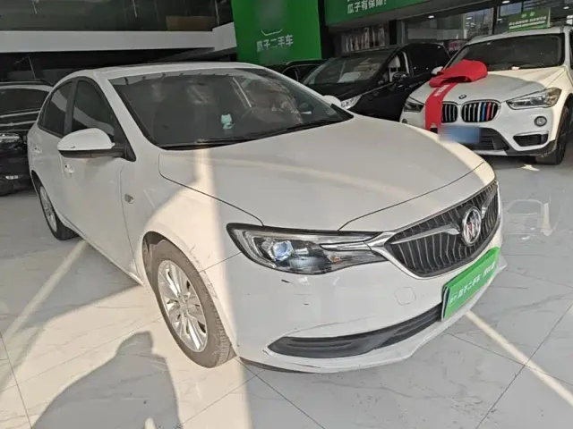 Buick Excelle — Фото автомобиля 3