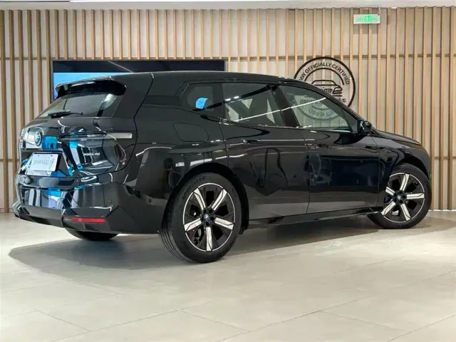 BMW iX — Фото автомобиля 12