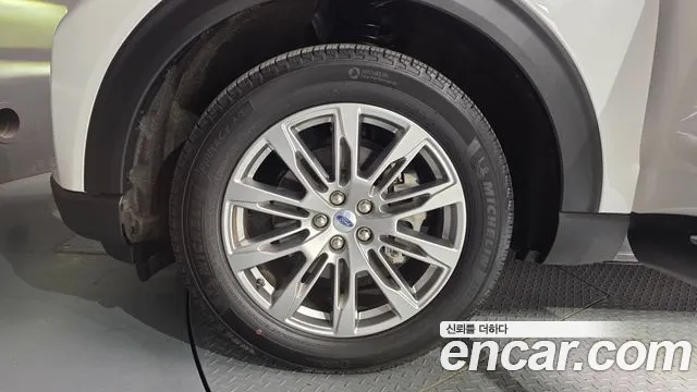 Ford Explorer — Фото автомобиля 5