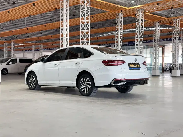 Volkswagen Lavida — Фото автомобиля 4