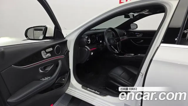 Mercedes-Benz E-Class — Фото автомобиля 10