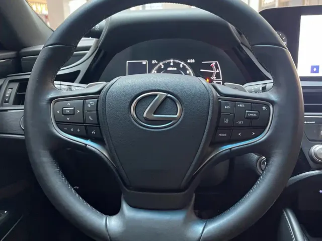 Lexus ES — Фото автомобиля 8