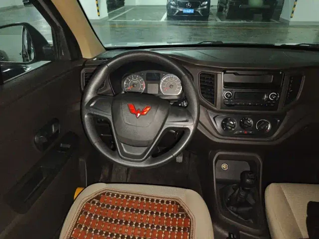 Wuling Hongguang V — Фото автомобиля 2