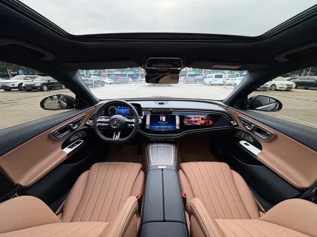 Mercedes-Benz E-Class — Фото автомобиля 11