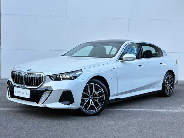 BMW i5 — Фото автомобиля 22