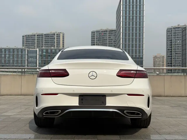 Mercedes-Benz E-Class — Фото автомобиля 4